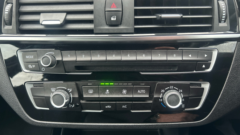 BMW 1 Series 118i [1.5] Sport 5dr [Nav/Servotronic] Petrol Hatchback